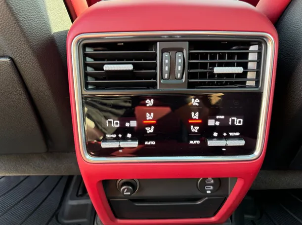 Car image 27