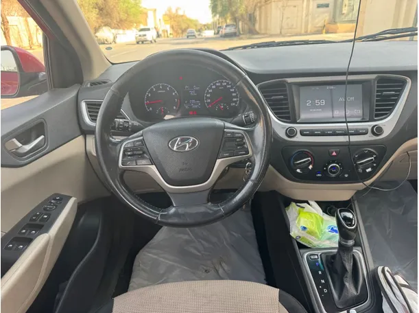 Car image 17