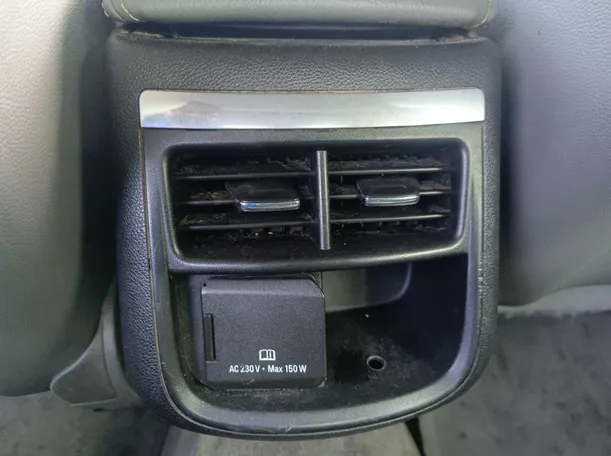 Car image 32