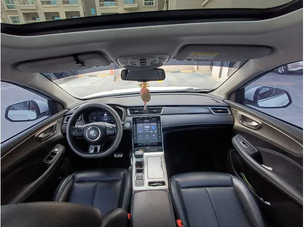 Car image 17