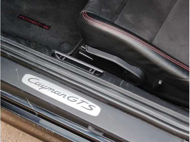 Car image 25
