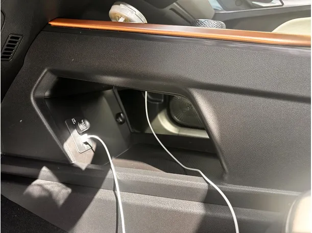 Car image 27