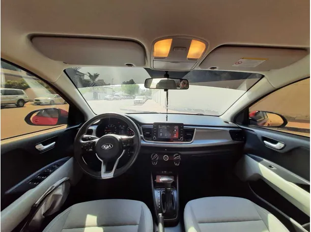 Car image 14
