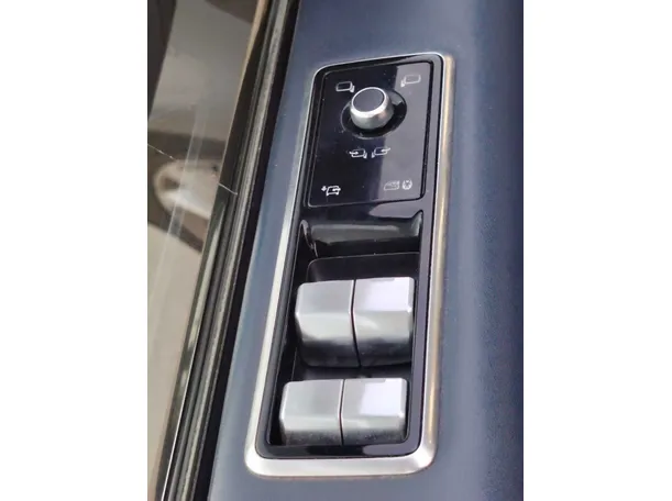 Car image 36
