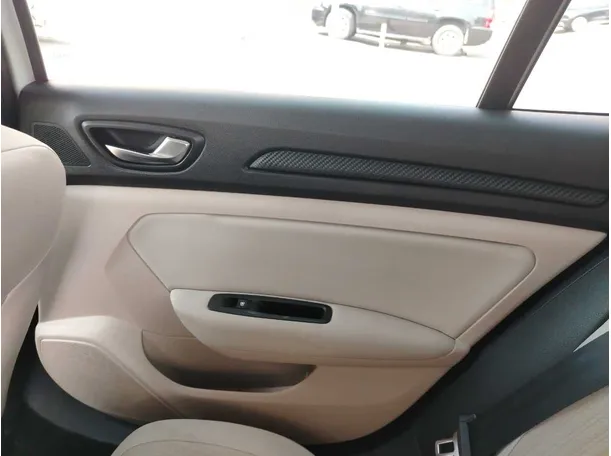 Car image 32