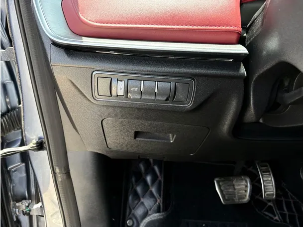 Car image 29