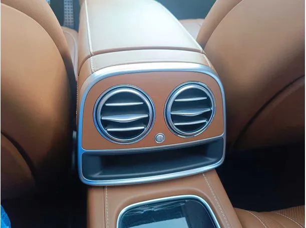 Car image 30