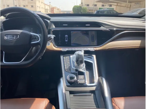Car image 18