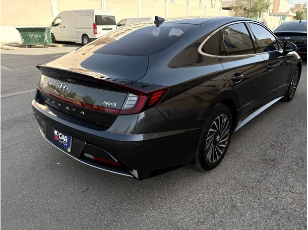 Car image 5