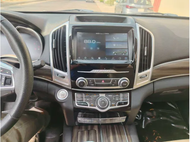 Car image 26