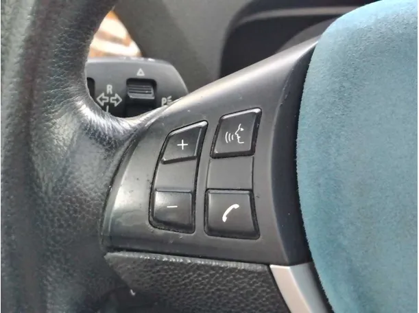 Car image 32