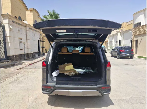 Car image 21