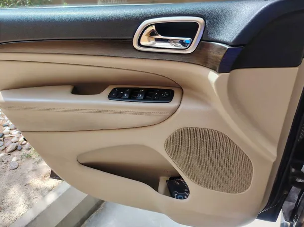Car image 27