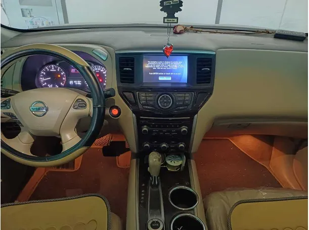 Car image 17