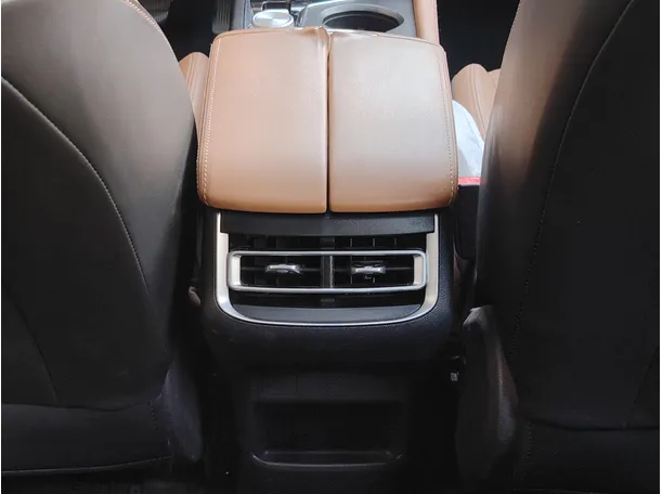 Car image 29