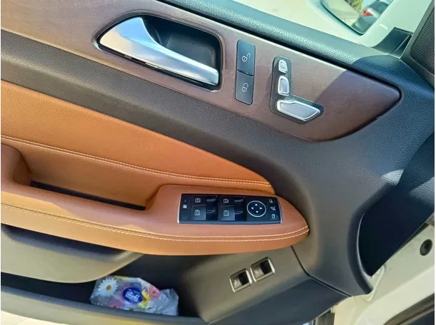Car image 39