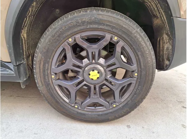 Car image 9