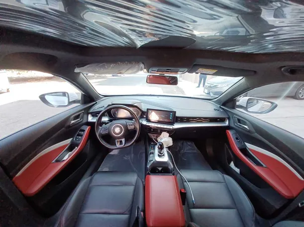 Car image 12