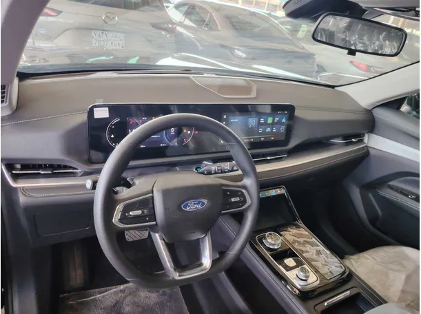 Car image 15