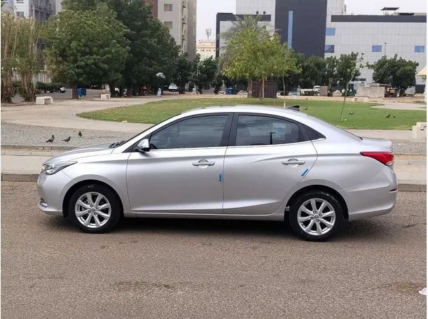 Car image 8