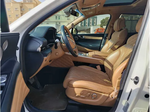 Car image 13