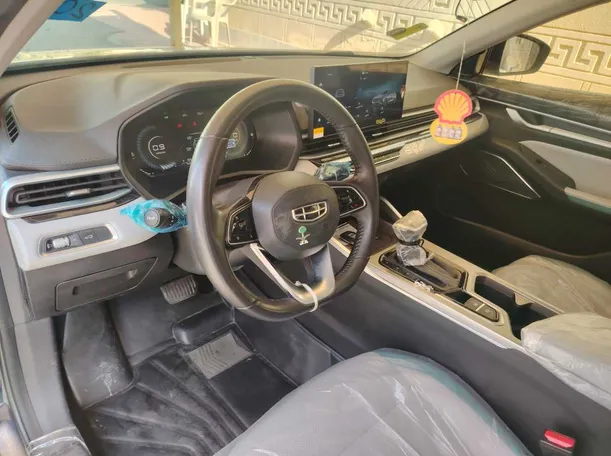 Car image 12