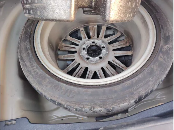 Car image 29