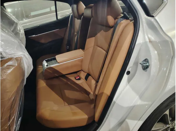 Car image 21