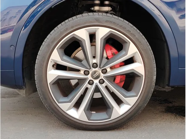 Car image 10