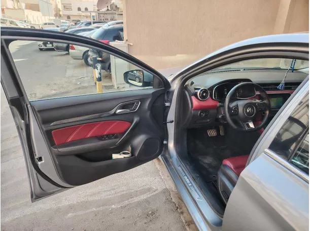 Car image 12