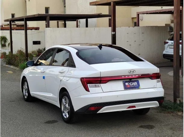 Car image 7