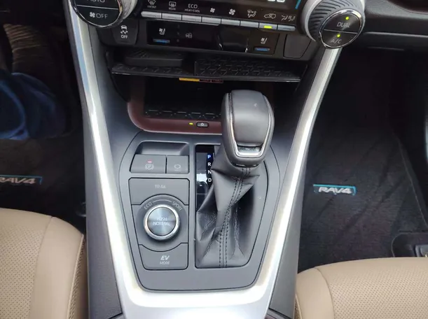 Car image 25