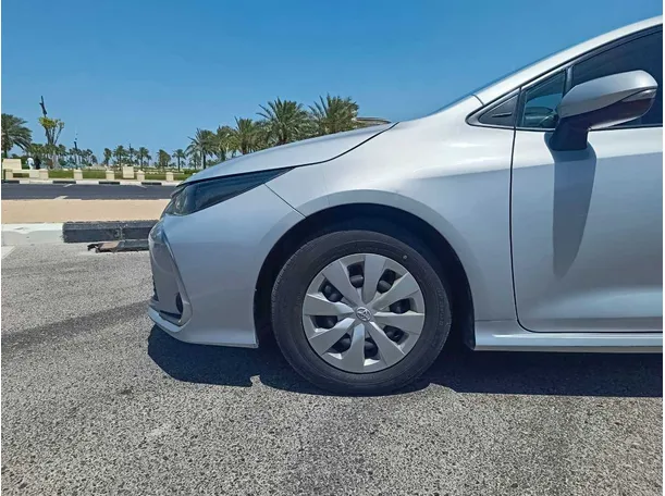 Car image 9