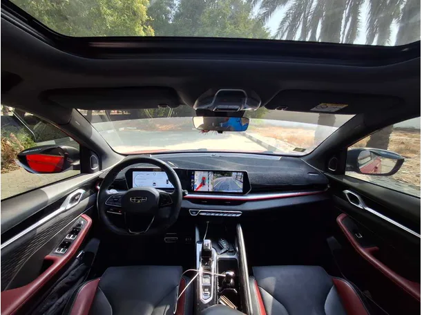 Car image 14