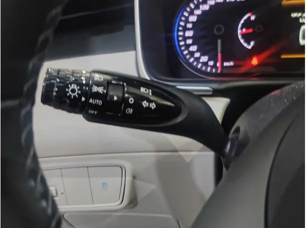 Car image 25