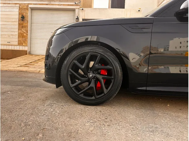 Car image 9