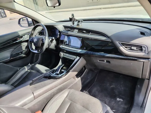 Car image 14