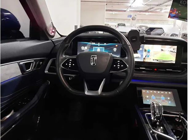 Car image 14