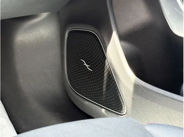 Car image 27