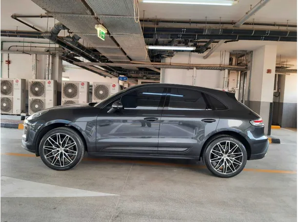 Car image 8