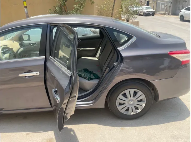 Car image 15