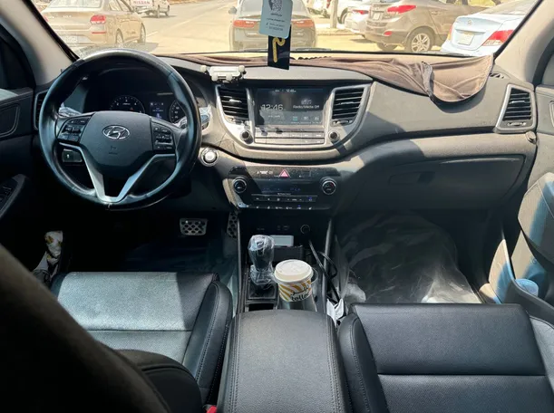 Car image 17