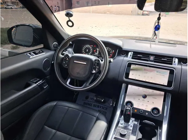 Car image 18