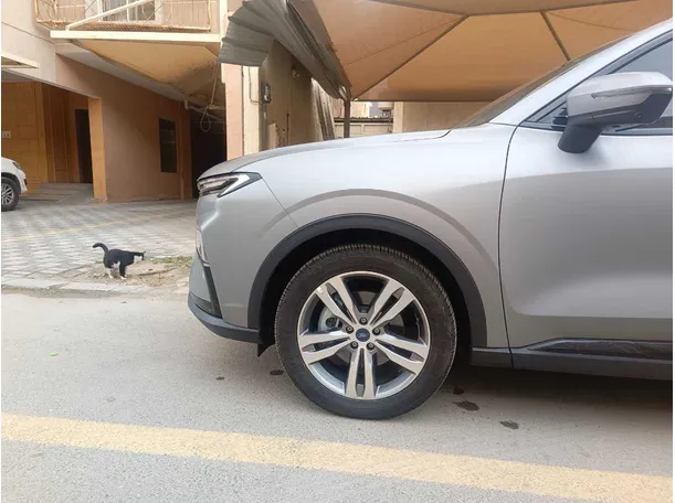 Car image 9