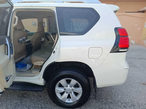 Car image 16