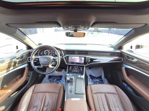 Car image 18