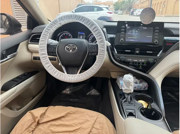 Car image 16