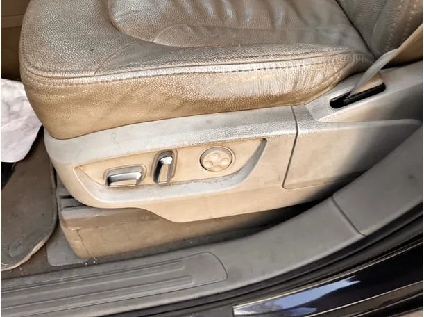 Car image 28