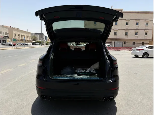 Car image 23