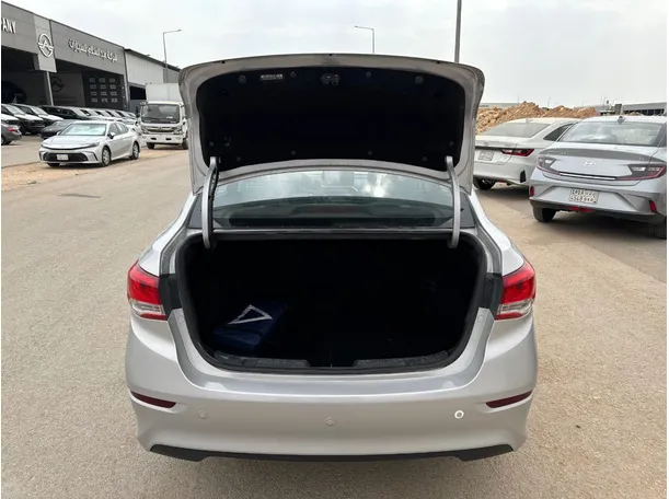 Car image 19